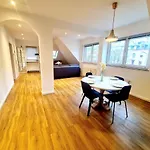 Elegant Charming 2 Bedrooms With Parking-Bon68