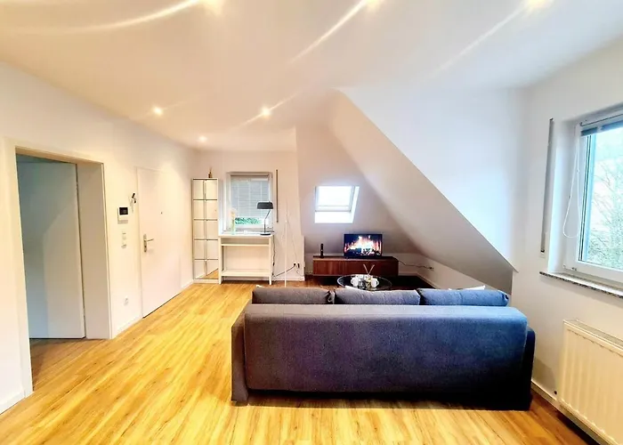 Elegant Charming 2 Bedrooms With Parking-Bon68