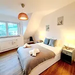 Elegant Charming 2 Bedrooms With Parking-Bon68